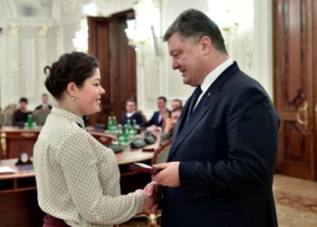 Поранена на Майдані медик-волонтер з Тернопільщини отримала почесну нагороду з рук Президента (фото)