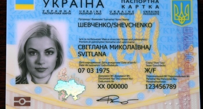 На Тернопіллі вручили перші ID картки