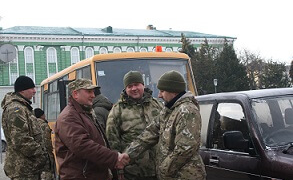 Бійцям АТО передали позашляховик