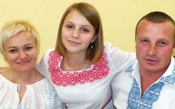 Через важку недугу Ольга Кундис не може навіть рухатися,  але… вишиває. Та ще й як!