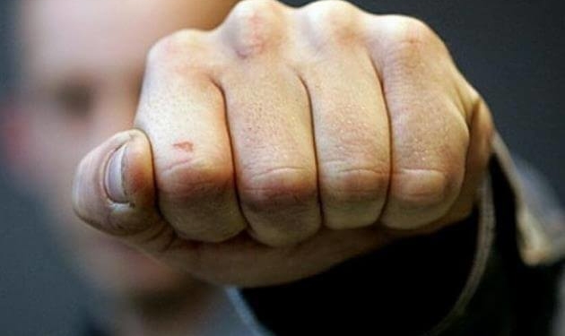 На Дружбі п’яні підлітки побили старшого чоловіка