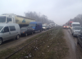 На Тернопільщині люди, перекривши трасу, протестували проти перевізника