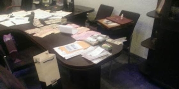 Прокурора-хабарника зачинили вдома, поліцейський і адвокат заплатять мільйон на двох