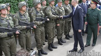 Паніка Яценюка: Кабмін охороняє озброєна кулеметами нацгвардія