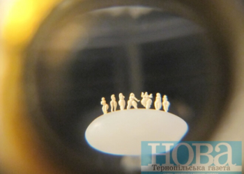 У Тернополі виставка мініатюр, створених… між ударами серця