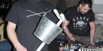 Замість музичних інструментів – мікрохвильовки та старі телевізори