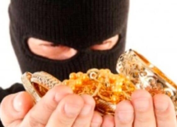 На Тернопільщині злодій викрав золоті прикраси у родички