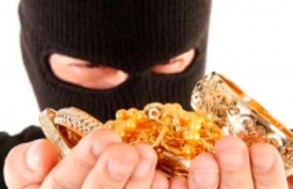 На Тернопільщині злодій викрав золоті прикраси у родички