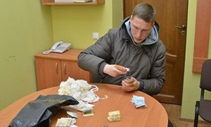 У Тернополі безрукий жебрак виявився здоровісіньким студентом юрфаку