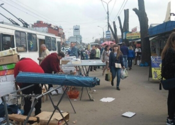 У Тернополі базарники агресивно зустріли нових поліцейських