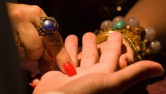 Дві жінки обкрадають тернополян за допомогою гіпнозу