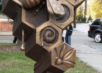 Про пам’ятник у самому центрі Тернополя, який мало хто помічає