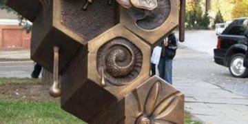 Про пам’ятник у самому центрі Тернополя, який мало хто помічає