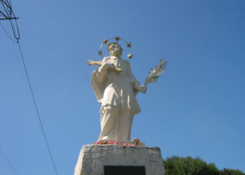 У Тернополі є унікальний пам’ятник покровителю закоханих (фото)