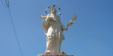 У Тернополі є унікальний пам’ятник покровителю закоханих (фото)