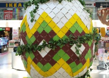 У Тернополі встановили гігантську писанку (фото)