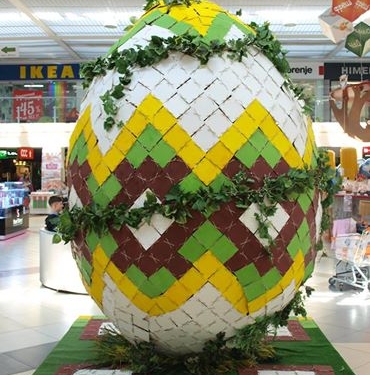 У Тернополі встановили гігантську писанку (фото)