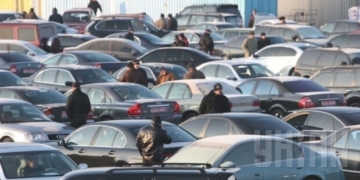Депутати хочуть задобрити українців машинами б/у