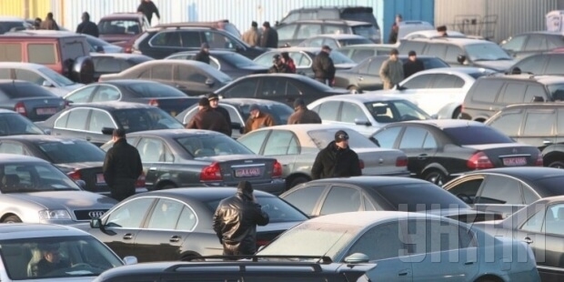 Депутати хочуть задобрити українців машинами б/у