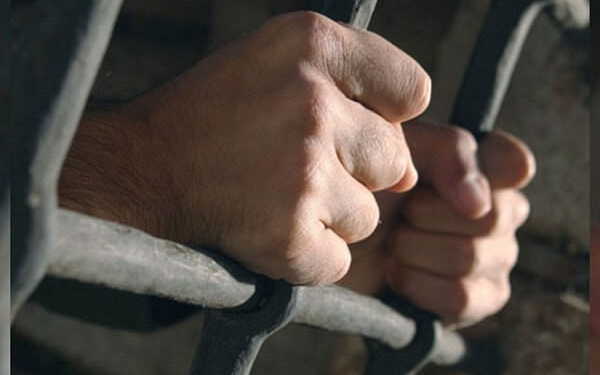 Породила виродка: на Тернопільщині чоловік підпалив власну матір