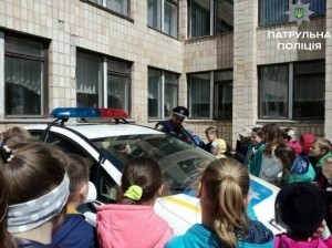 Тернопільські патрульні перевіряли школярів (Фото)
