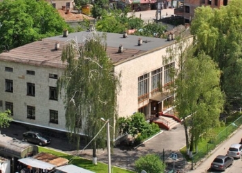 Що чиновники хочуть зробити з школою мистецтв?