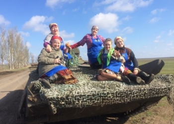 Баби та Дзюньо з Тернопільщини наробили “галасу” у зоні АТО