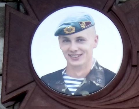 І Ангели з війни не повертаються, – на Тернопільщині згадують воїна(фото)