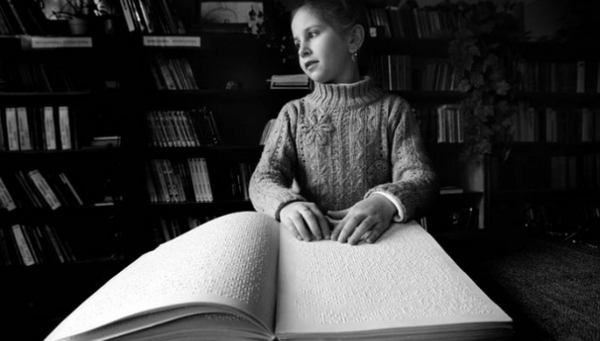 Про неї говорять усі: незрячій учениці з Тернополя подарують дорогий пристрій