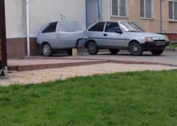 Дивина! По Тернополю їздить… півтори машини (фото)