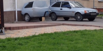 Дивина! По Тернополю їздить… півтори машини (фото)