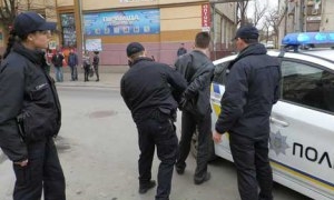 На Тернопільщині п’яний чоловік налякався поліцейських та чкурнув навтьоки