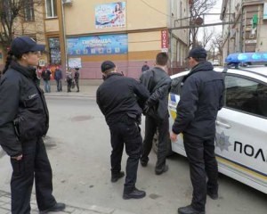 На Тернопільщині п’яний чоловік налякався поліцейських та чкурнув навтьоки