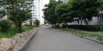 Місцеві комунальники взялися за оновлення дворів