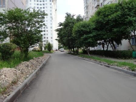 Місцеві комунальники взялися за оновлення дворів