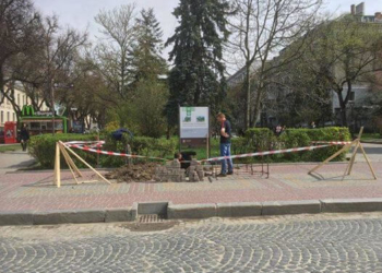 Для чого у центрі Тернополя вирили яму?