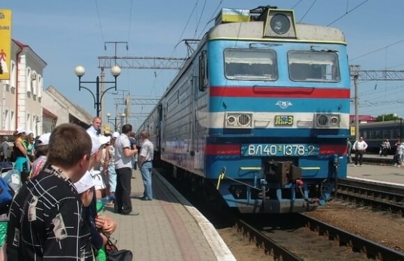 До 21 квітня частина потягів оминатиме Тернопіль (Відео)