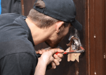 На Тернопільщині люди підозрюють у лихому нового сусіда