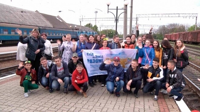 На Великодні свята до Тернополя прибули 120 дітей зі Сходу