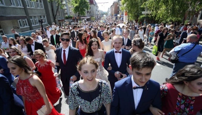 У Тернополі на Параді випускників було 1216 учасників