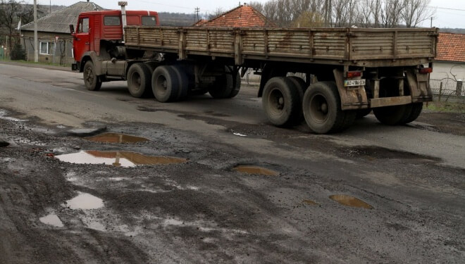 Дороги на Тернопільщині покращаться через 2-3 роки. Не раніше…