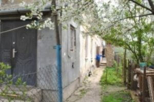 Протягом шести років пенсіонерка на Тернопільщині терпить знущання сусідів