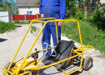 На Тернопільщині чоловік виготовив дивне авто(фото)