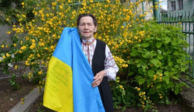 Ангел-охоронець українських воїнів – це пенсіонерка з Тернопільщини