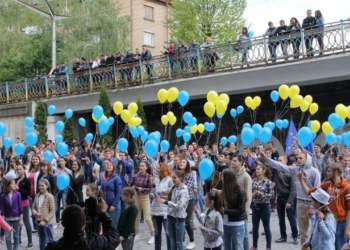 Синьо-жовтими кульками та велопробігом, – університет Тернополя відзначив день народження