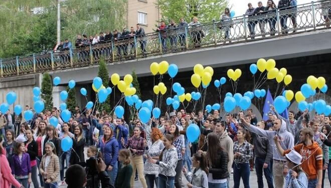Синьо-жовтими кульками та велопробігом, – університет Тернополя відзначив день народження