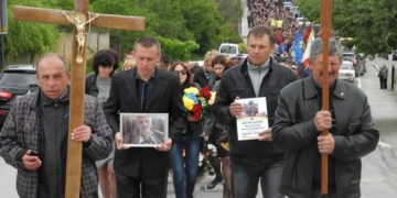 Люди, квіти та море сліз, – як Тернопільщина прощалася зі справжнім патріотом (фото)