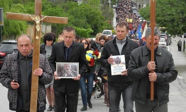 Люди, квіти та море сліз, – як Тернопільщина прощалася зі справжнім патріотом (фото)