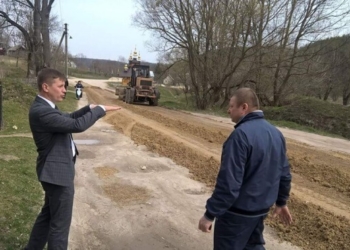 “Після кількох дощів буде як бетон”, – як на Тернопільщині ремонтують дороги