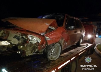 Тернополянин випив пляшку горілки, сів за кермо та врізався у іншу автівку